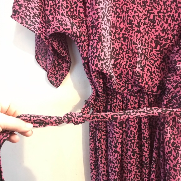 🎊Host Pick📿VOGUE Runway Pink:Black Speckled Kimono Sleeves Midi Runway Dress - Picture 15 of 16